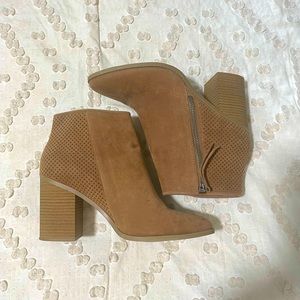 Universal Threads Heeled Booties